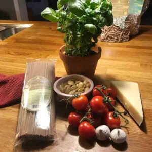 Her ser du ingredienserne til Pesto alla Trapanese – SIKANI