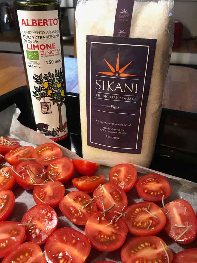 Langtidsbagte tomater med havsalt og citronolie fra Sikani